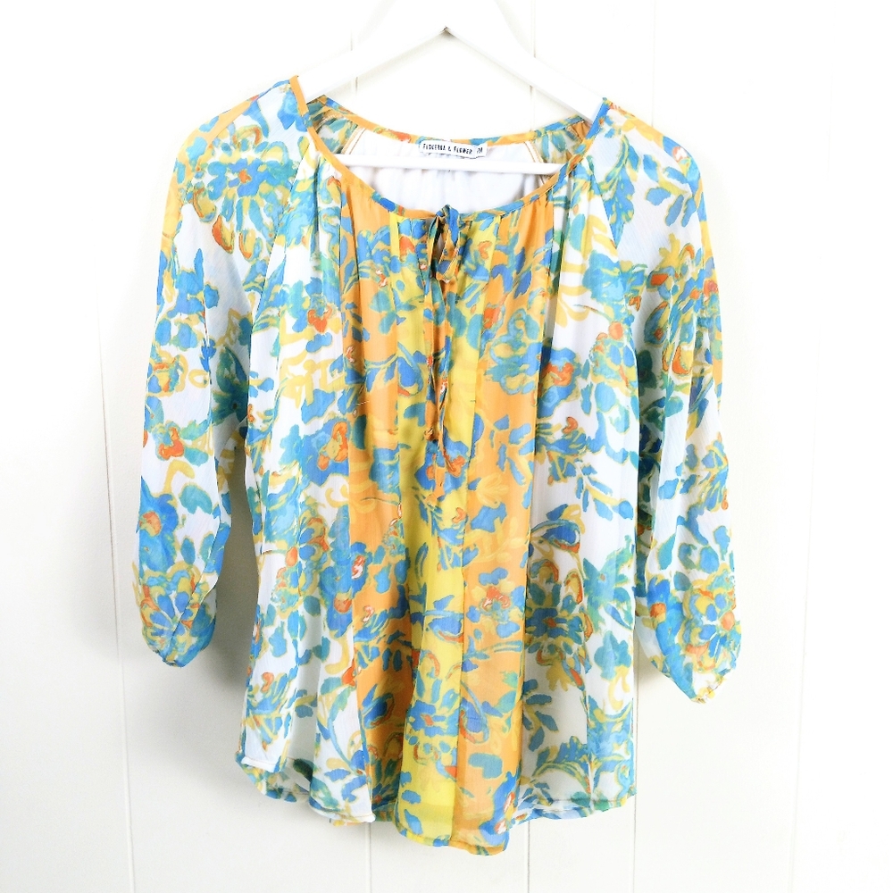 Figueroa & Flower Floral Top Women Petite Size M Sheer Lined V-Neck Popover
